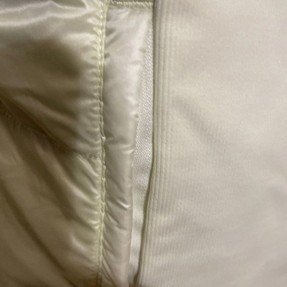 FABLETICS Elliot Packable Puffer Vest in LUMINOUS size SMALL - GENTLY USED - Picture 13 of 13